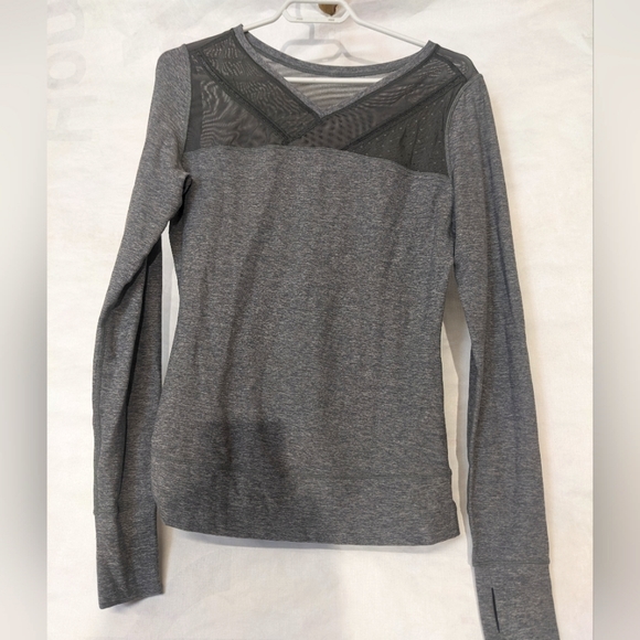 Lululemon long sleeved top - Picture 1 of 3